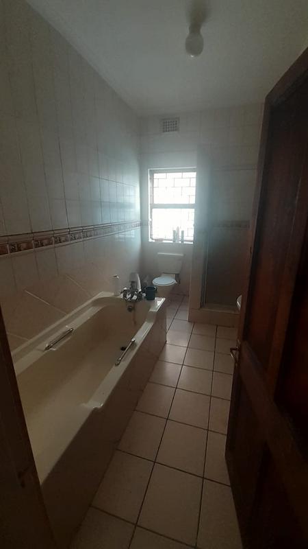 To Let 3 Bedroom Property for Rent in Wynberg Western Cape
